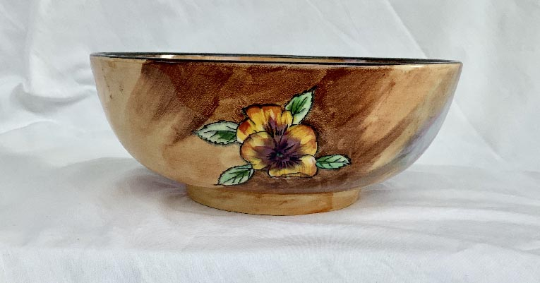 Tunstall Viola bowl with R Grocott signature undere the base